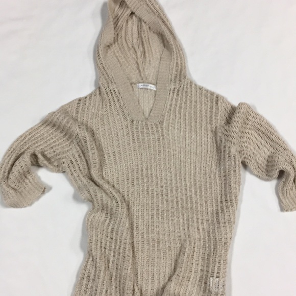 Cute beige sweater - Picture 2 of 2